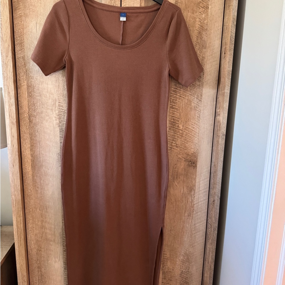 Old Navy Fitted Rib- Knit Scoop-Neck Midi Dress